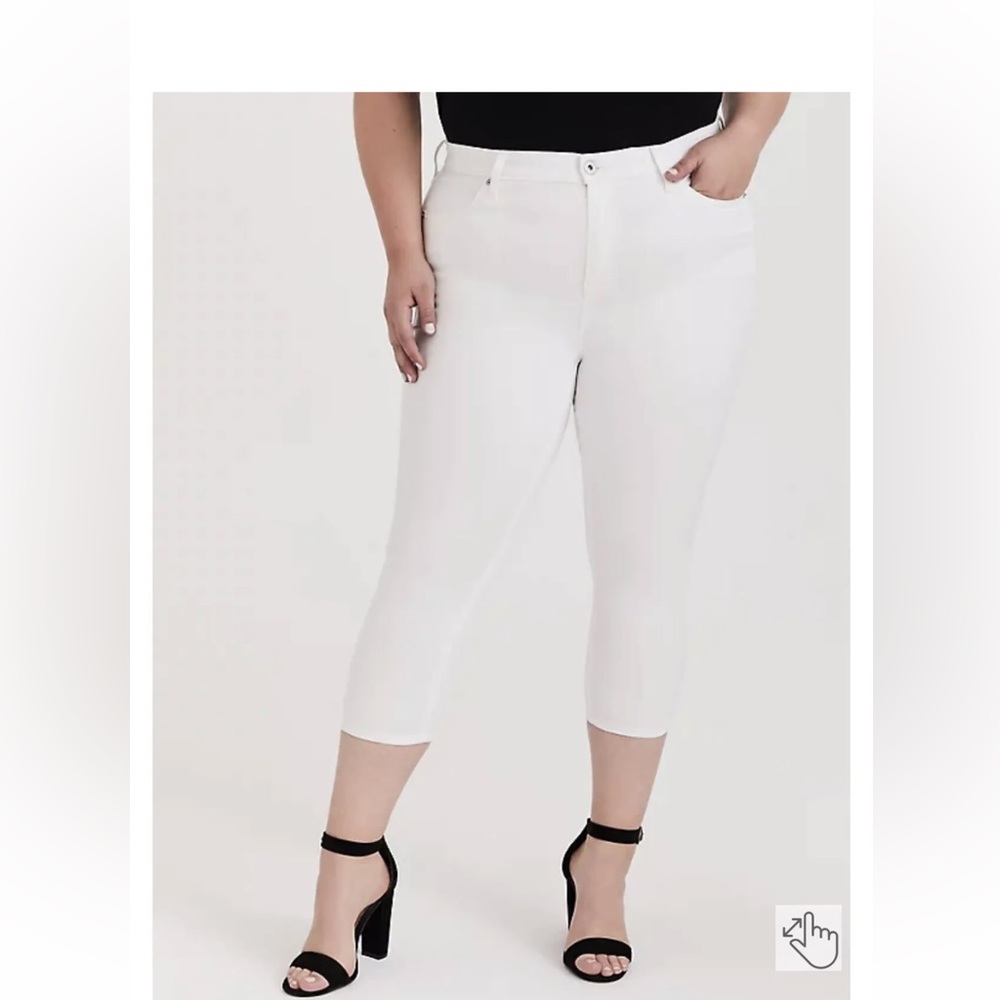 Torrid Crop Sky High Skinny Jean Super Soft Elongate Stretchy White Sz 24